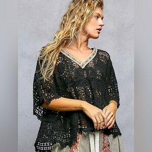 ♥️Hello Gorgeous! POL Beaded V-Neck Crochet Top with Scalloped Hem - Black